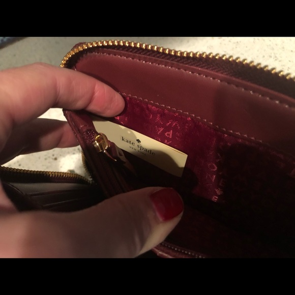 Burgundy Kate Spade wristlet - Picture 5 of 7